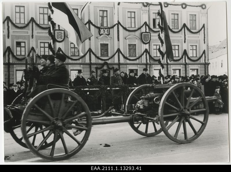 Celebration of the 21st Anniversary of the Republic of Estonia in Tartu, at the forefront 84mm (18 pounds) Ordnance QF with a bouquet, behind the tribute of honorable guests