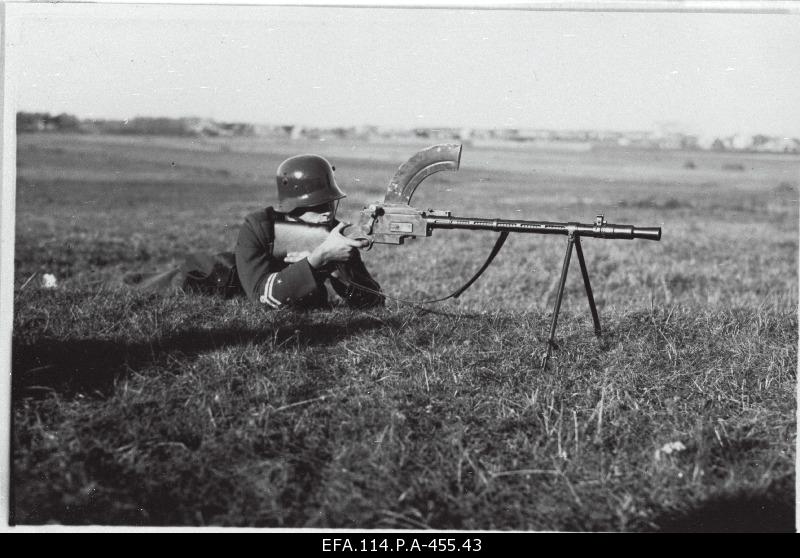 Light bulb shooter at Madsen in Tondi.
