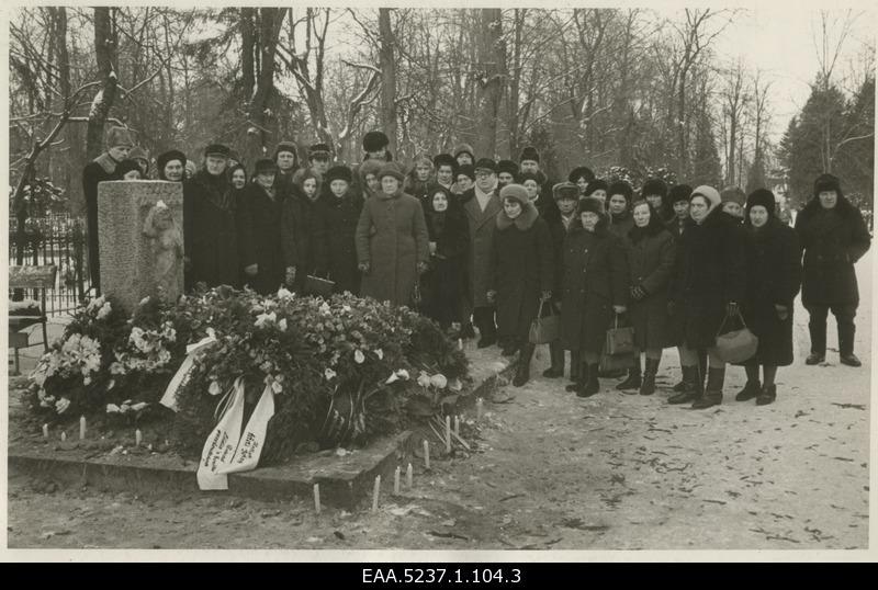IDA Taniloo's funeral general picture at the hill