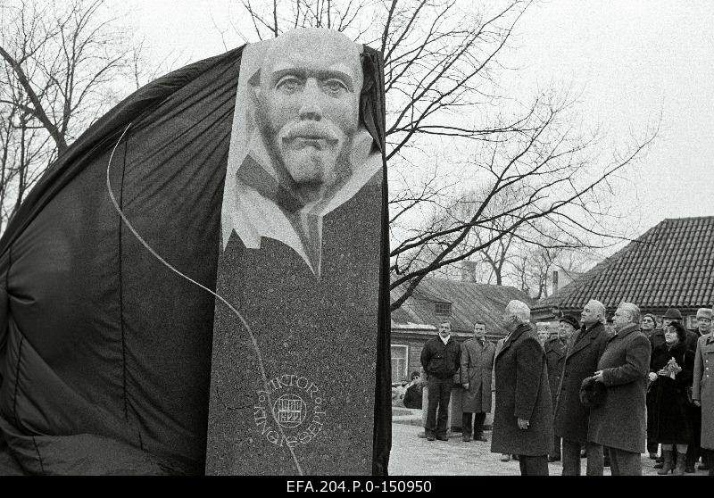 The revolutionary V. Kingissepa monument was opened on his 100th anniversary.