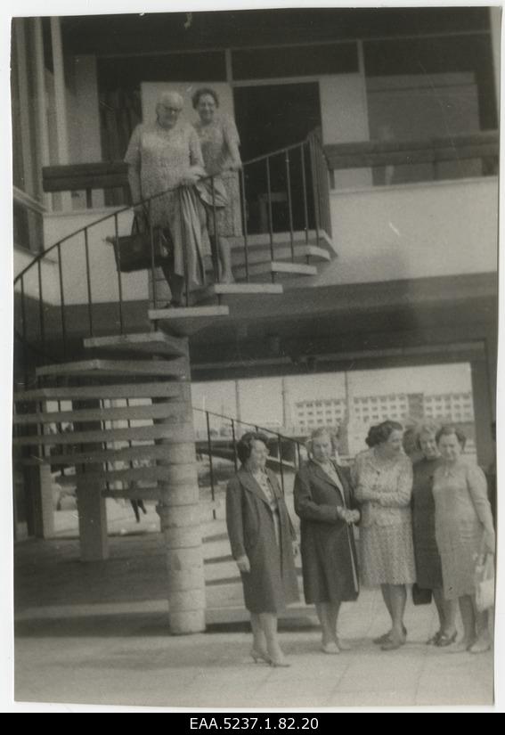 Tartu City Gymnasium of Daughters in 1929 The Philistines on the stairs of the restaurant in Kaunas