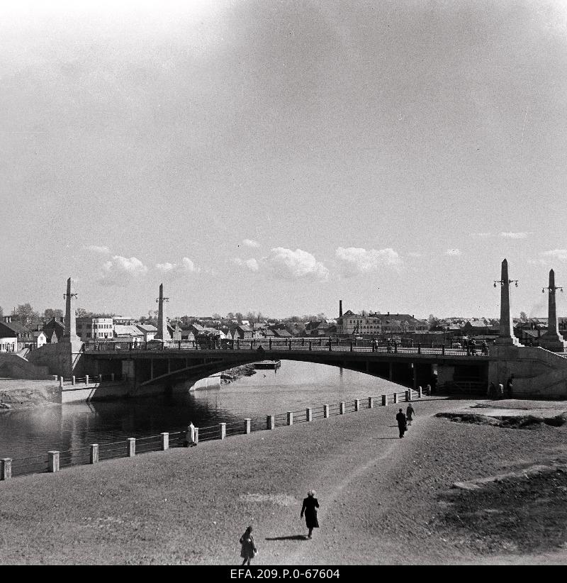 View of the iron concrete bridge in Emajõel.