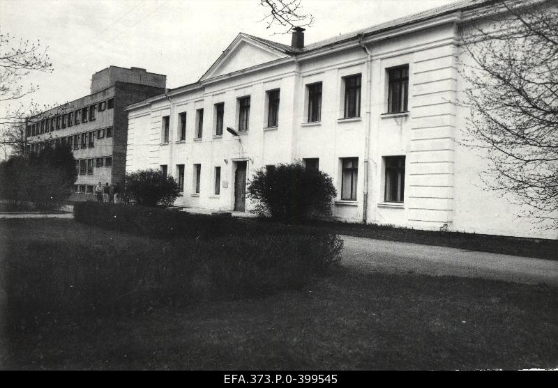 View of Loksa High School building.