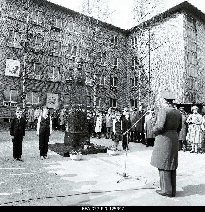 Opening of the fair pillar of Lieutenant General Lembit Pärna L. Pärna, Tallinn 42. High school.