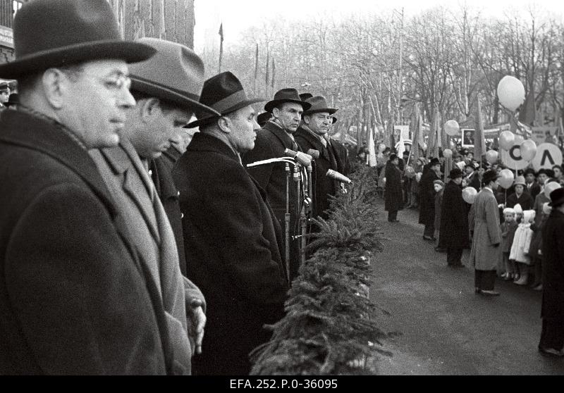 Beginning of the Workers' Demonstration on the 44th anniversary of the Great Socialist October Revolution.