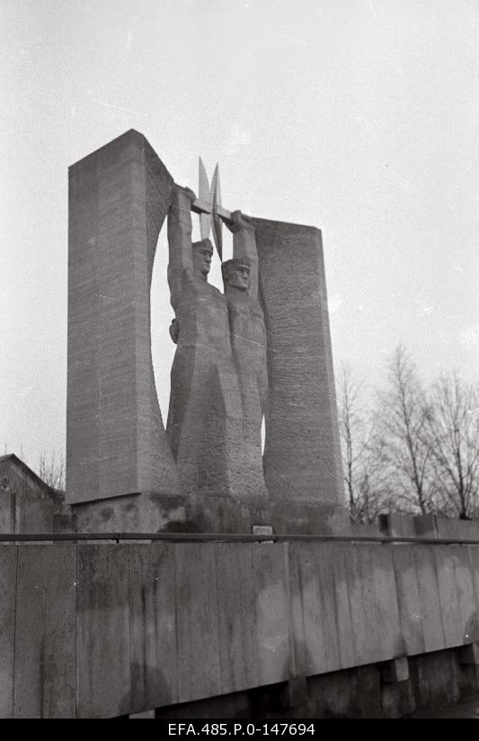 Monument Au to work in the socialist part of Kohtla-Järve.