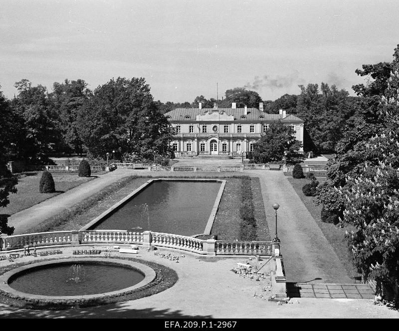 View of Kadrioru Castle (from the back).