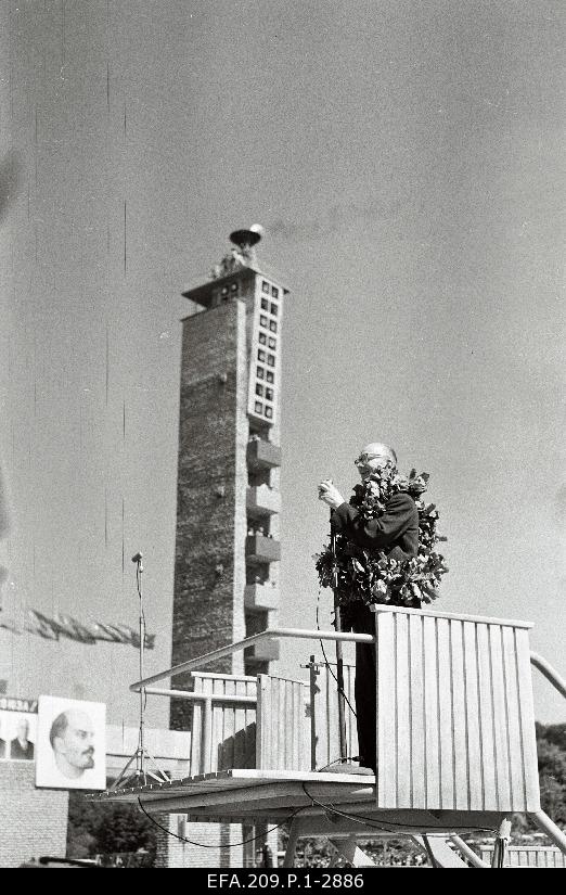 Estonian Soviet artist Richard Ritsing is the 15th general song party chairing the female choir.