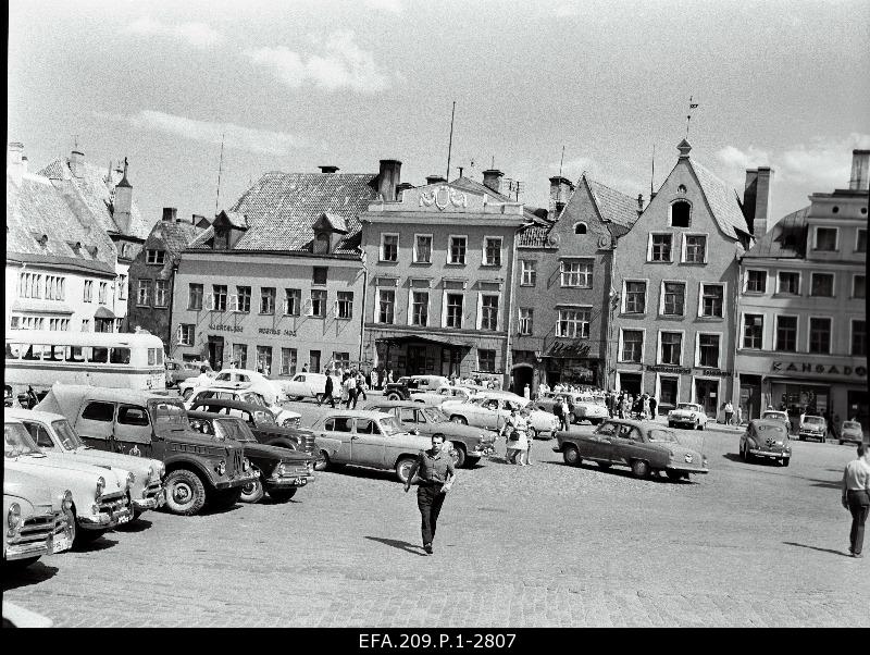 View of the Raekoja Square.