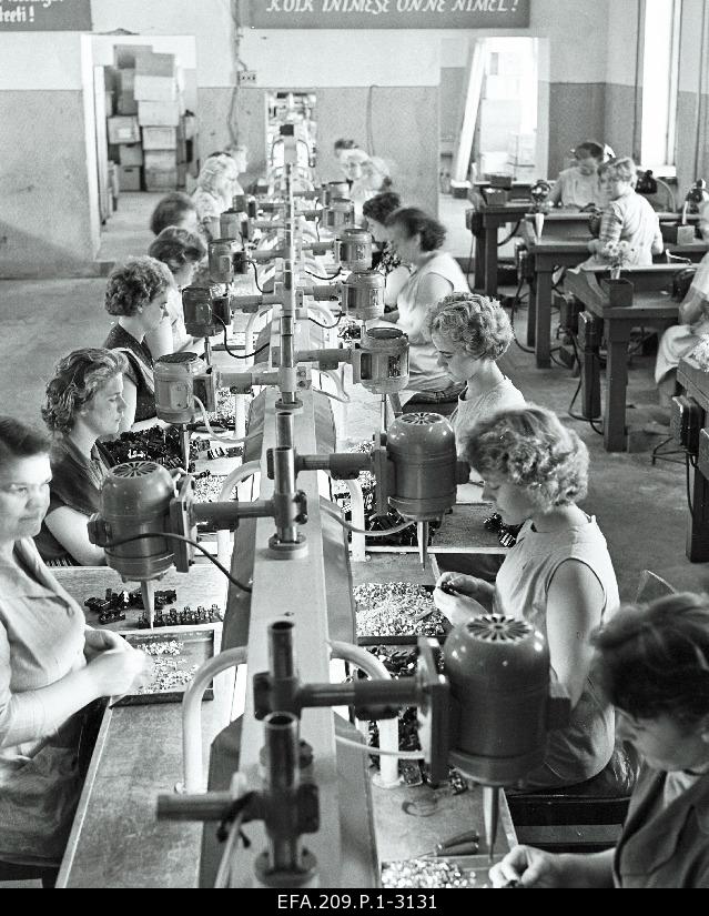 Conveyor line at the factory Estoplast.