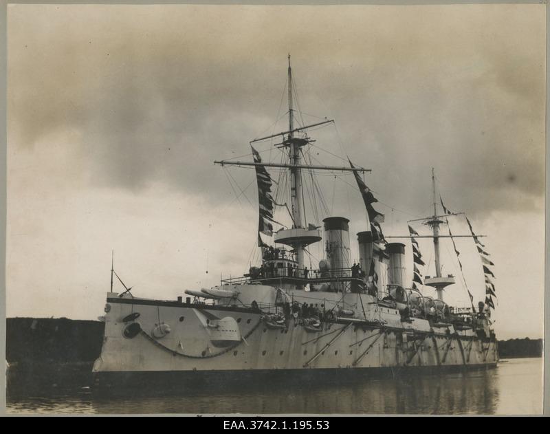 Japanese warship "And Kumo"