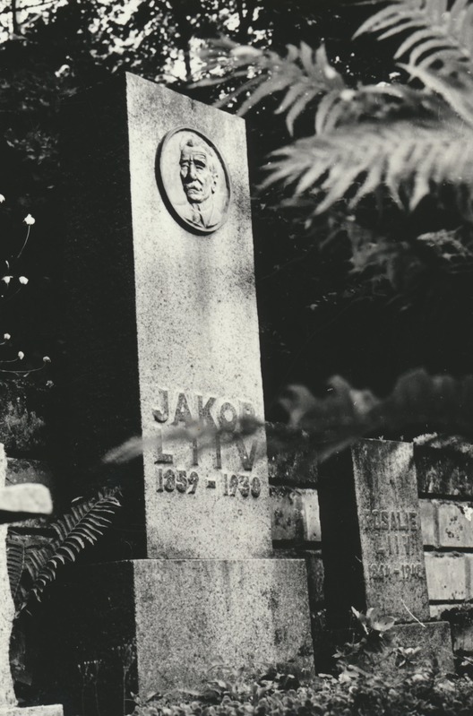 Jakob Liivi matusepaik Rakvere  linnakalmistul