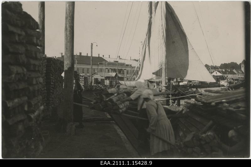 Unloading of heating trees, dressings from lotters