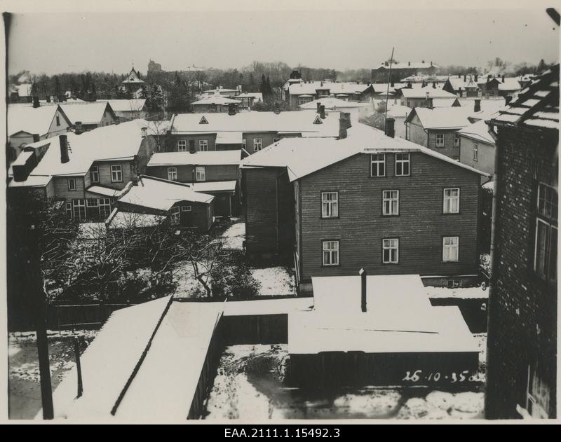 Building of the district of Vaksali, in the background of the ruins and star tower of the Toomkirik