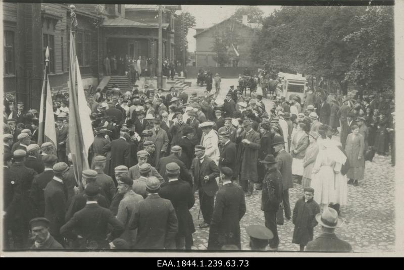 Members of the corporation "Livonia" during the 100th anniversary in front of the Tartu Vassall Building