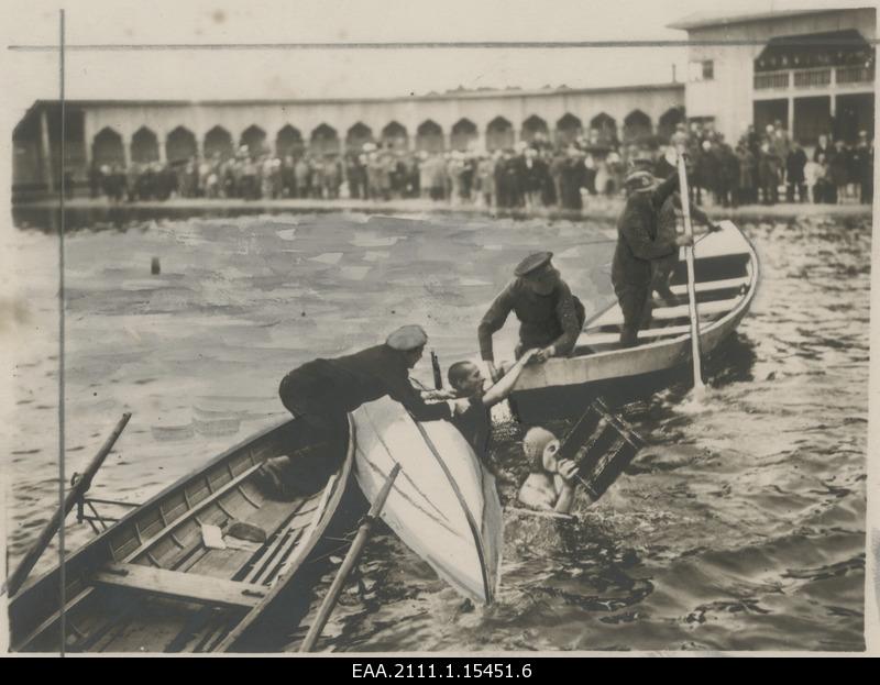 Saving the swimer in the Tartu swimming pool