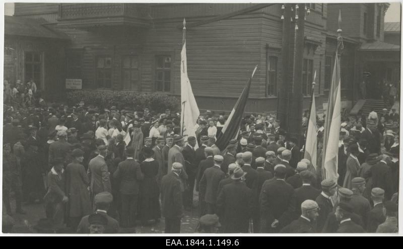 Members of the corporation "Livonia" during the 100th anniversary in front of the Tartu Vassall Building