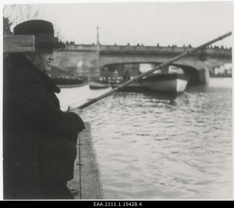 Fisherman at Emajõe, background Freedom Bridge