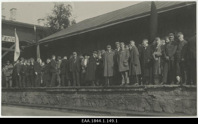 Members of the corporation "Livonia" during the 100th anniversary on the platform of the Tartu Vassall