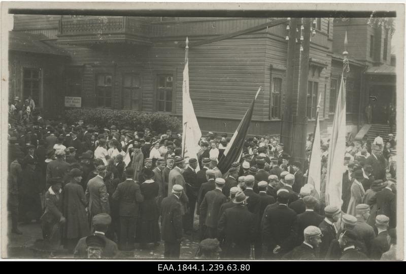 Members of the corporation "Livonia" during the 100th anniversary in front of the Tartu Vassall Building