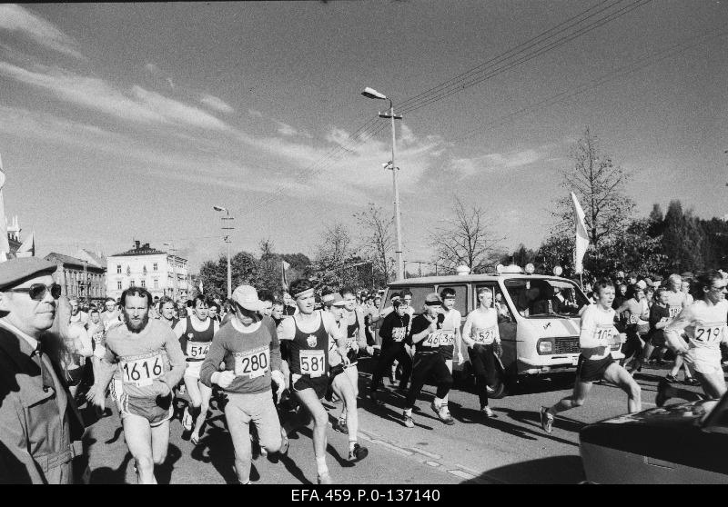 People at the autumn of Tartu.