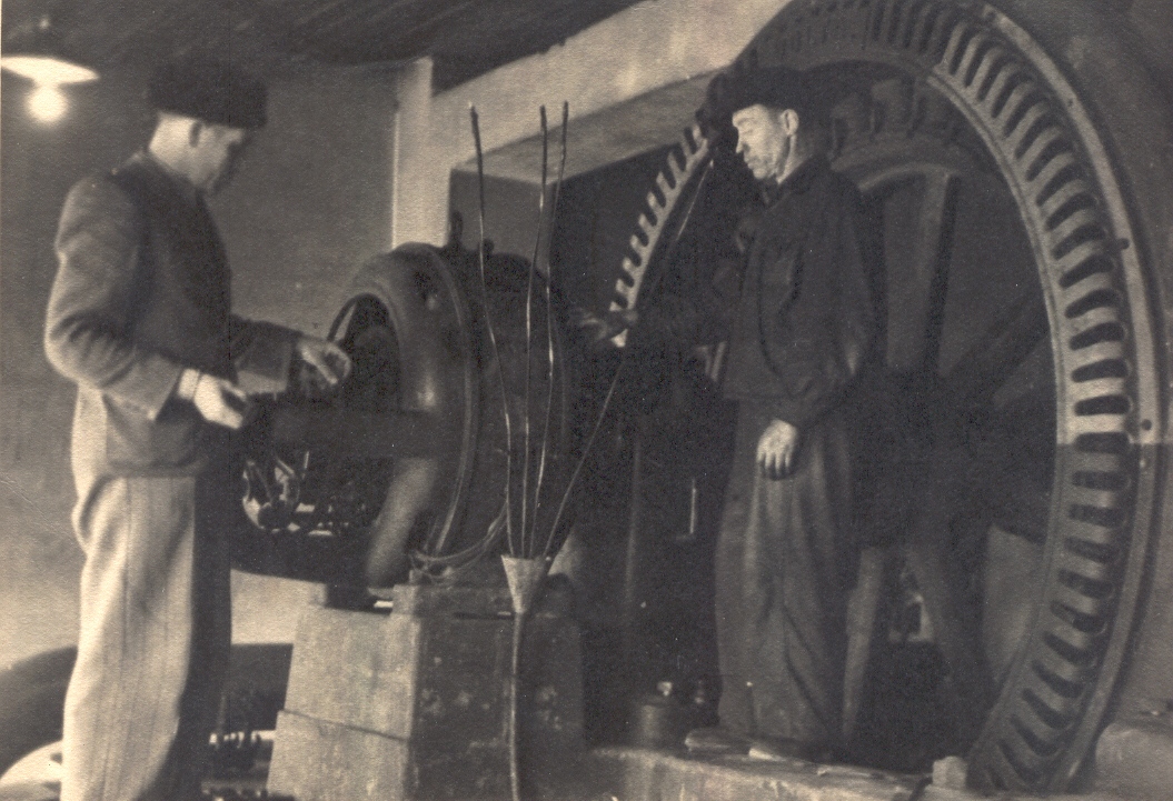 Foto. Generaatori montaaþ Võru Elektrijaamas.