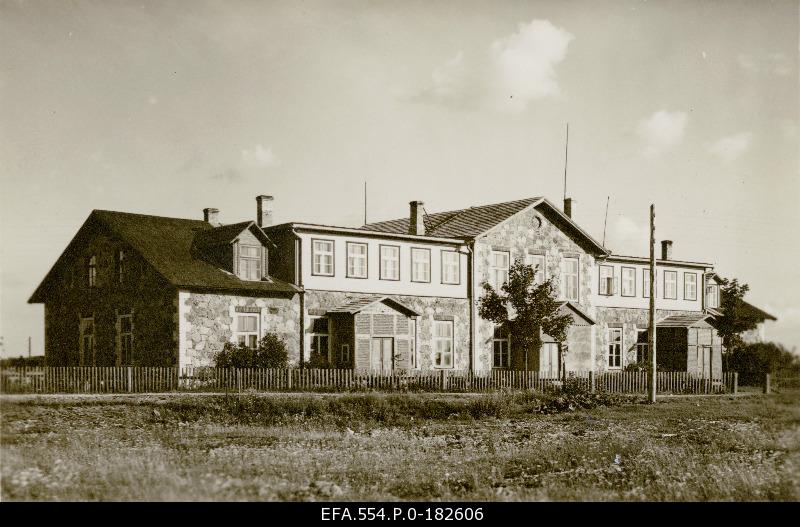 Järvakandi 6 kl. Primary school in Purku village.