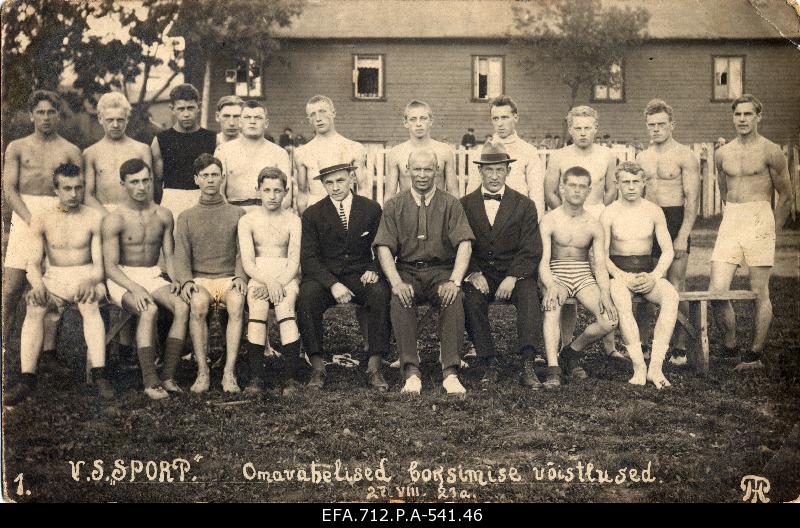 Graduates of the first boxing courses in Tallinn vs Sport and participants of the opening competitions. In the middle of the competitions there is a collection of judges: Edgar Klumberg, Arkadi Harlampijev and Eduard Hermann. Next to the judges on the left is the youngest course student Peeter Matsov, behind Harlampiyev's back is Nikolai Matsov.