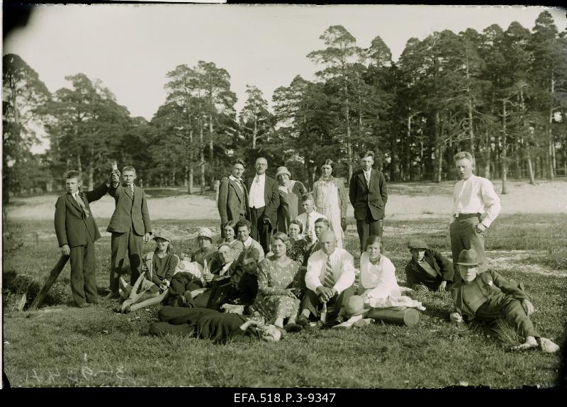 Members of the Järvamaa Exhibition Company on exit in Võsul.