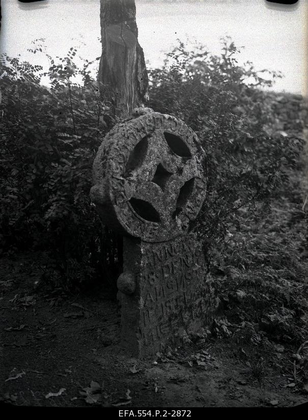 Kivirist in the graveyard of the church of Väike-Maarja.