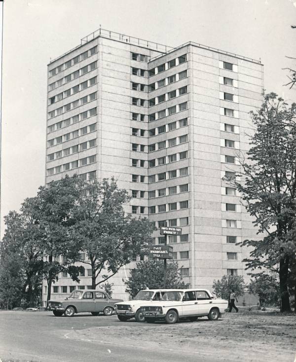 Eesti Põllumajanduse Akadeemia (EPA) 16-korruseline ühiselamu (Kreutzwaldi 52). Tartu, 1980.