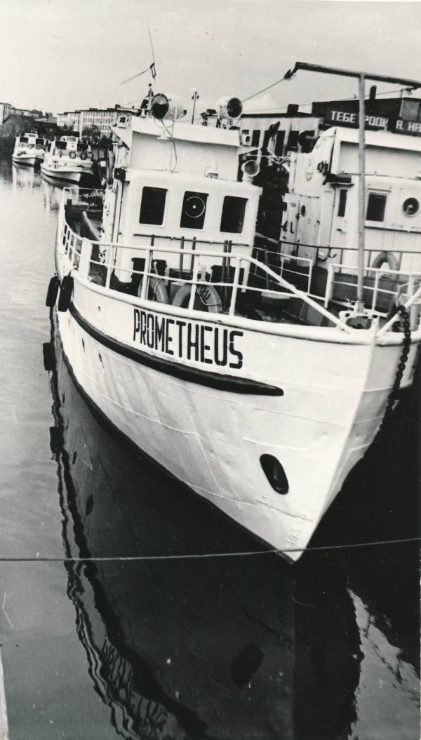 Tartu jõesadam, TRÜ-le kuuluv laev Prometheus. 1981