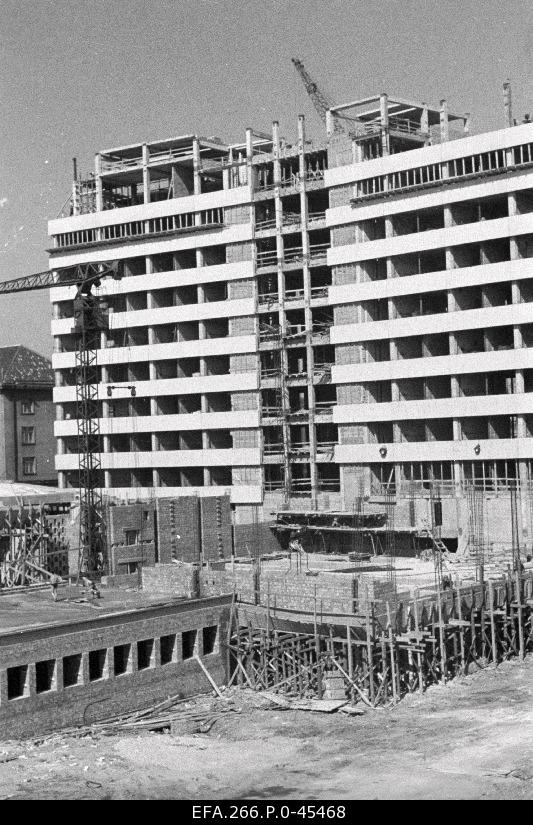 Construction works of the administrative building on the Lenin puystee. Author of the project architect Mart Port.