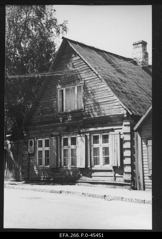 Building Leiner Street no. 35, where lived in 1871 an outstanding social and political figure C.R. Jakobson.