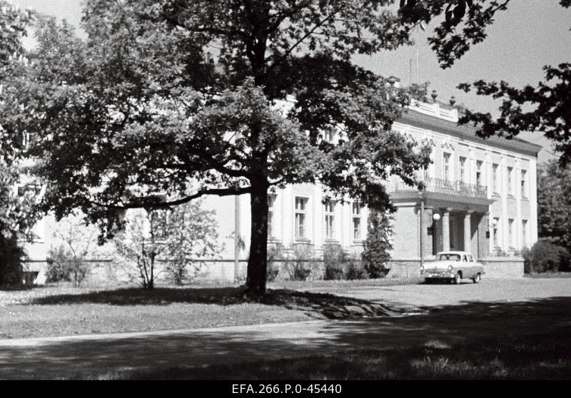 View of the Presidium building of the Supreme Soviet of Estonia in Kadriorg.