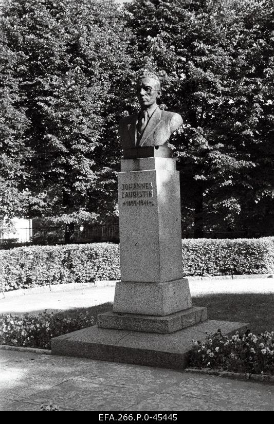 Johannes Lauristin, Chairman of the Council of Estonian National Commissioners in the Garden of Toompea Castle (Sculptor g. Pommer, erected in 1950).