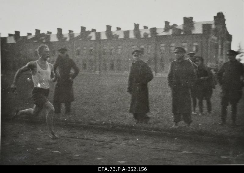 Military Training Assistants at the War School [aspirant Edgar Susi?] At the school running competition in Tondi.