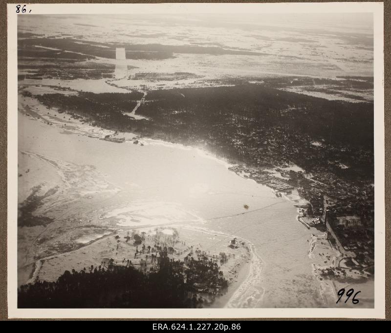 View of the air to the landscape of the settlement [Narva-Jõesuu?] And with the beach line; photo 1. Number of photo positives in the air force auction