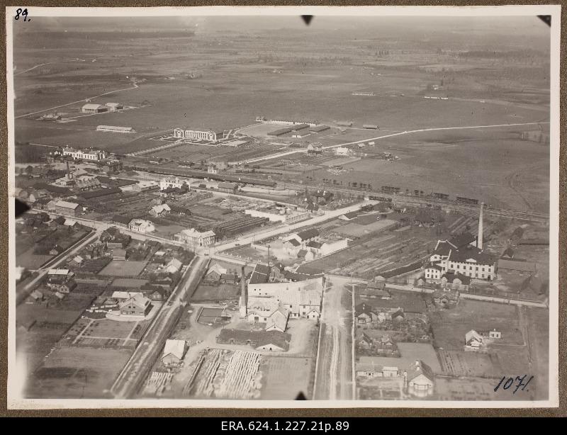 View from air to settlement [Taam Air Force Base near Rakvere? ]; Photo 1. Number of photo positives in the air force auction