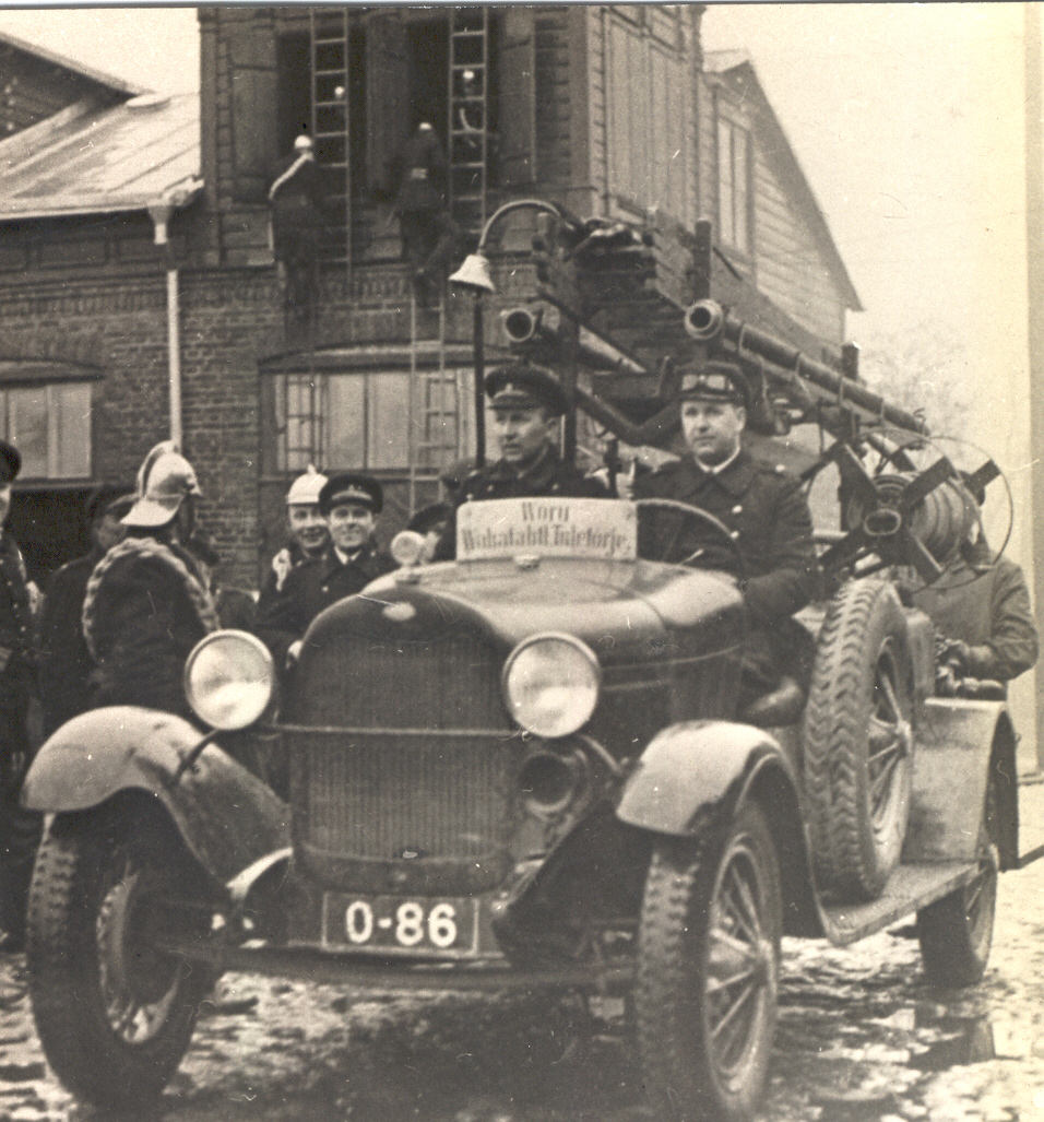 Foto. Võru Vabatahtliku Tuletõrje Ühingu auto  Ford A nr.0-86 õppustel 1932.a.