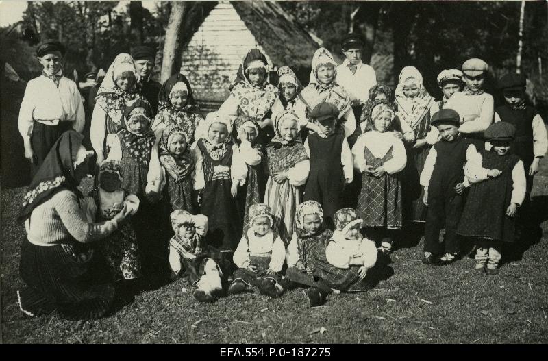 Folk clothes Ruhnu children.