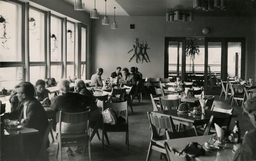 Pühajärve kohvik-restoran, interjöörivaade söögisaalile. Arhitekt Mai Roosna