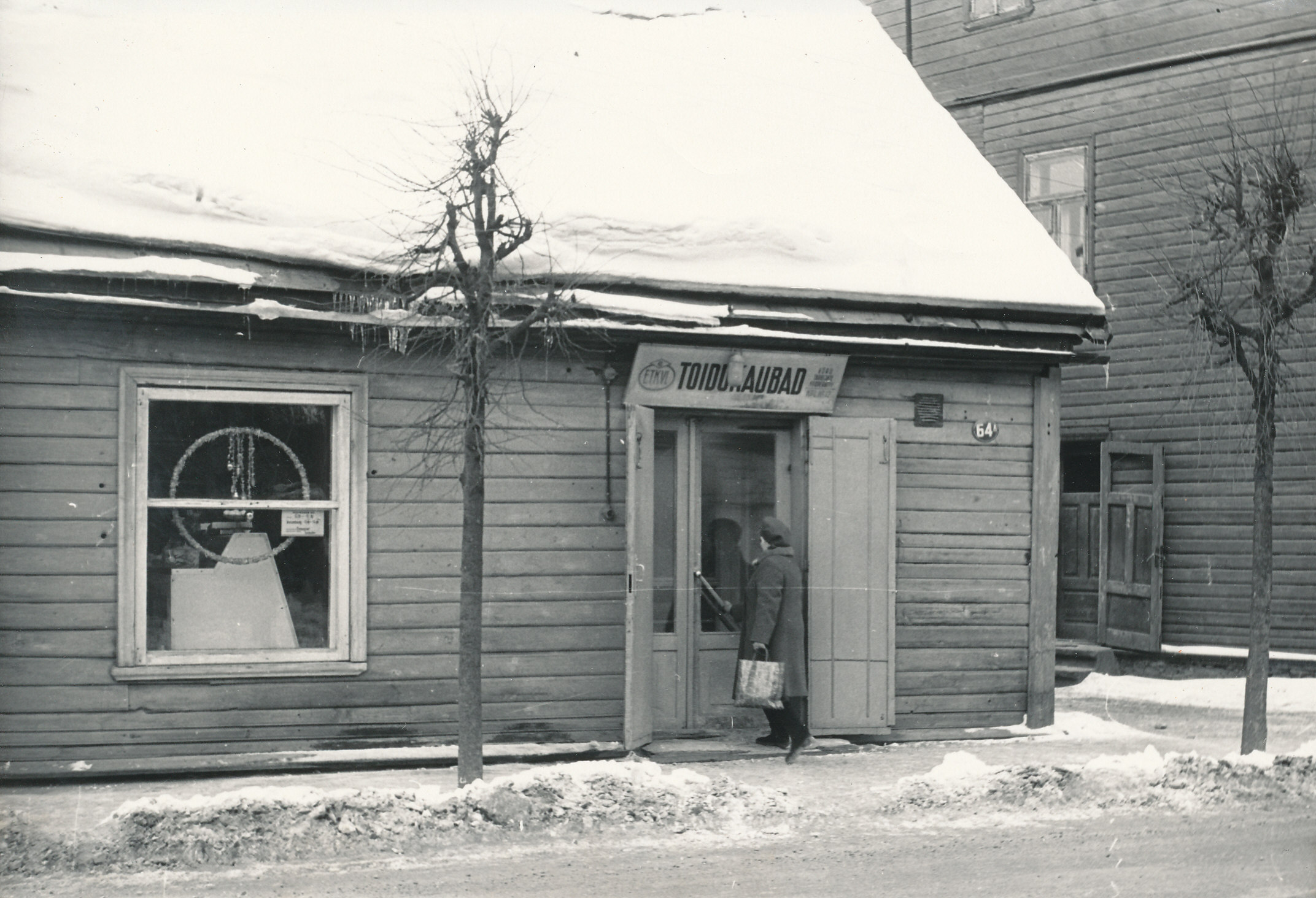 Foto. Toidukauplus Võrus, Kreutzwaldi tn. 64. ( 15.jaanuar 1977.a.)