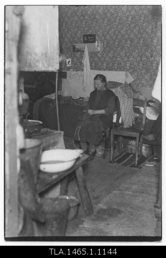 Wabriku 6-46; Antin, Madli. Middle-aged widow, incapable of working, suffers from cancer. The child goes to the kindergarten where you can have lunch. In general, a poor condition.