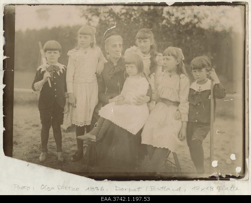Grandma Louise Henriette Dietze with grandchildren