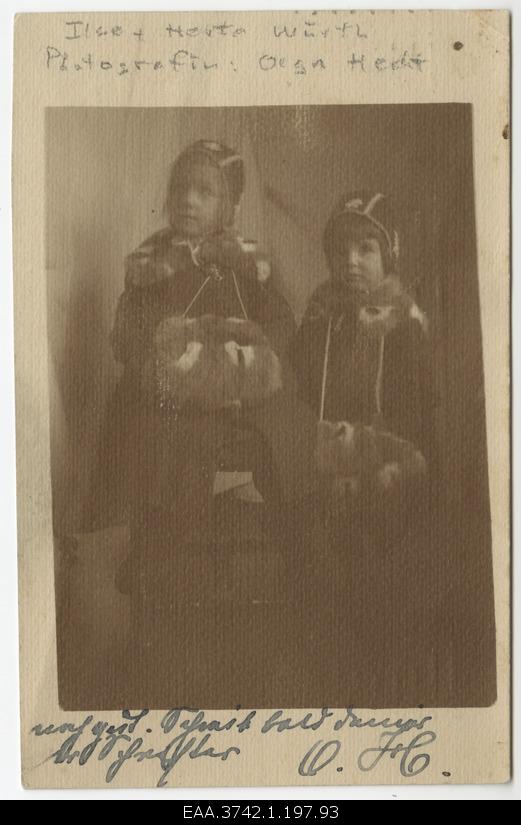 Children in Ilse and Herta Würth winter dresses. Ateljeefoto