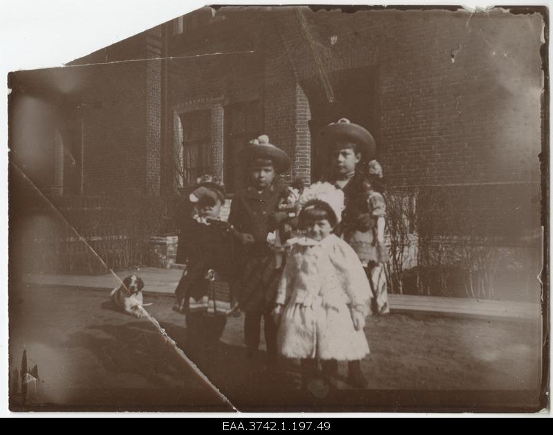 Family of Raehlmann's children in front of the home door
