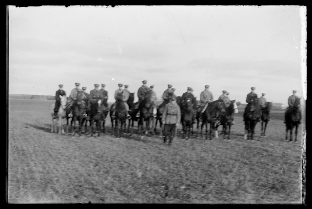 Sõjaväelased hobustel - ratsasalk ?