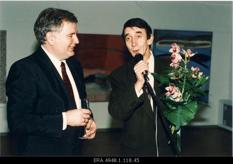 Acceptance of the board of the Electoral Union "Koonderakond ja Maarahva Ühendus" in the event of the victory of the elections of the VIII Riigikogu in the Tallinn Art Hall. Congratulations to Lauri Leesi.