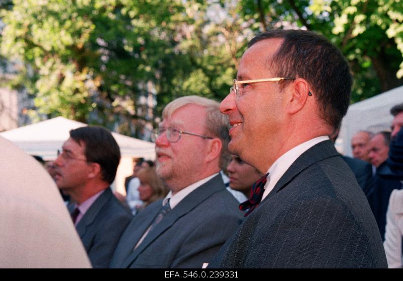 Opening of the new building of the Embassy of the United Kingdom (Wismari Street). Estonian Foreign Minister T.H. Ilves, Estonian Prime Minister Mart Laar.